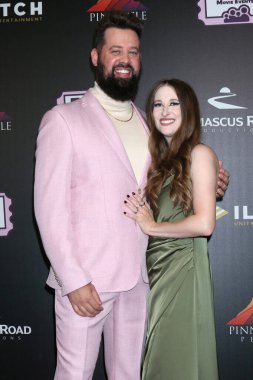 Taylor Cole, Kayla Cole Regency Theater Calabasas 'taki Little Angels galasında 4 Haziran 2025' te Calabasas, CA