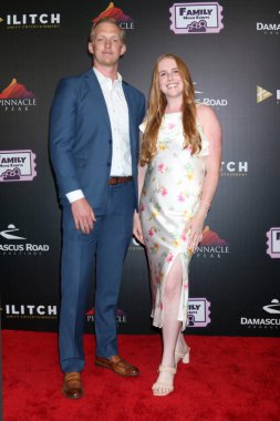 Luke Dorsey, Teagan Schuman 4 Haziran 2025 'te Calabasas Regency Tiyatrosu' nda Little Angels Premiere 'de.