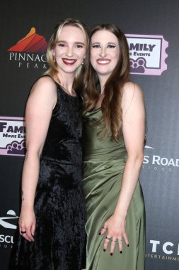 Sarah Ryan, Kayla Cole Regency Theater Calabasas 'taki Little Angels galasında 4 Haziran 2025' te Calabasas, CA