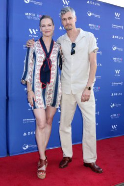 Sarah Jane Morris, Ned Brower 22 Haziran 2025 'te Los Angeles' ta düzenlenen MPTF NextGen Yıllık Yaz Partisi 'nde.