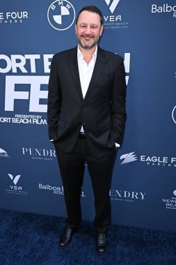 Dan Fogelman, 8 Haziran 2025 'te Lido Tiyatrosu' ndaki Newport Beach TV Festivali 'nde.
