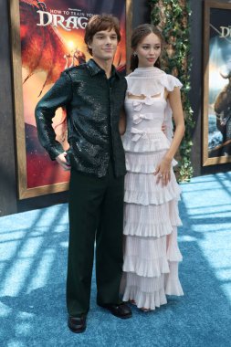 Mason Thames, Nico Parker, 7 Haziran 2025 'te Los Angeles' ta Akademi Sinema Müzesi 'nde Ejderhanı Nasıl Eğitirsin galasında.