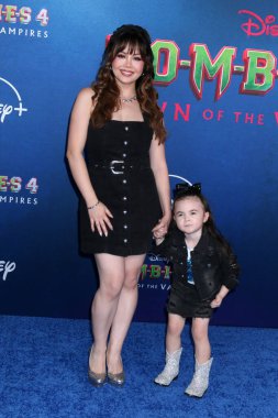 Anna Maria Perez de Tagle, Amelia Kline... 8 Temmuz 2025 'te Los Angeles, CA' da Vampirler Dünyası 'nın ilk gösteriminde.