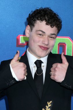 Julian Lerner, Vampirlerin Dünyası 'nın Şafağı 4' te El Capitan Tiyatrosu 'nda 8 Temmuz 2025' te Los Angeles, CA