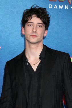 Milo Manheim, Vampirlerin Dünyası 'nın Şafağı 4' te El Capitan Tiyatrosu 'nda 8 Temmuz 2025' te Los Angeles, CA