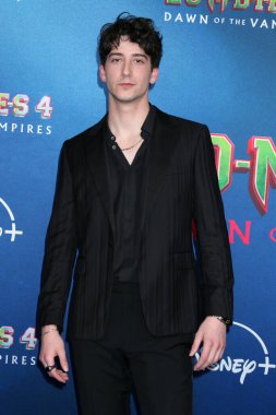 Milo Manheim, Vampirlerin Dünyası 'nın Şafağı 4' te El Capitan Tiyatrosu 'nda 8 Temmuz 2025' te Los Angeles, CA
