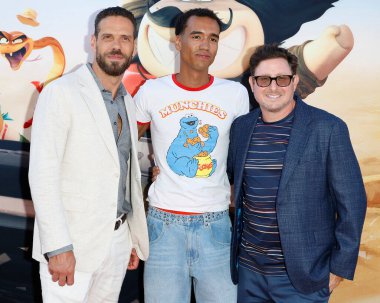 Pierre Perifel, WhizTheMC, Damon Ross The Bad Guys 2 Los Angeles Premiere 'de TCL Çin Tiyatrosu IMAX' ta 23 Temmuz 2025 'te, Los Angeles, CA