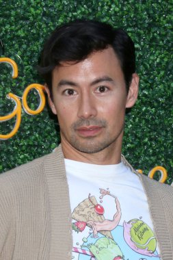 George Young, 6 Ağustos 2025 'te Kuzey Hollywood' da Garland Oteli 'nde Nükleer Patlama Los Angeles Prömiyeri' nde.
