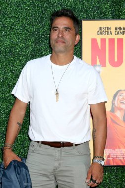 Ignacio Serricchio, 6 Ağustos 2025 'te Kuzey Hollywood' da, Garland Hotel 'de Nuked Los Angeles Premiere' de.