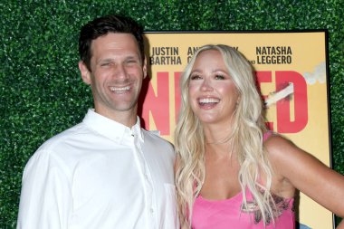 Justin Bartha, Anna Camp 6 Ağustos 2025 'te Kuzey Hollywood' da Garland Oteli 'nde Nükleer Patlama Los Angeles Premiere' de.
