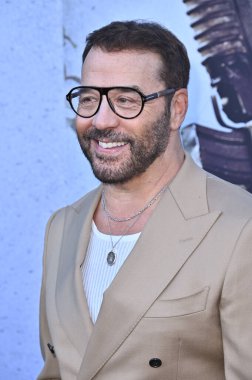 Jeremy Piven, 18 Ağustos 2025 'te Hollywood Amerikan Lejyonunda Primative War Premiere' de Los Angeles, CA