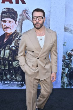 Jeremy Piven, 18 Ağustos 2025 'te Hollywood Amerikan Lejyonunda Primative War Premiere' de Los Angeles, CA