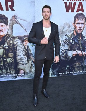 Jesse Cove, Primative War Premiere 'de 18 Ağustos 2025' te Hollywood Amerikan Lejyonu 'nda.
