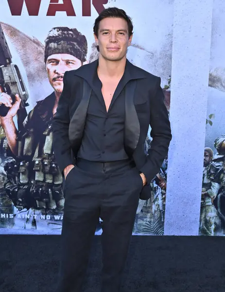 Carlos Sanson Jr. Primative War Prömiyer 'de 18 Ağustos 2025' te Hollywood American Legion, Los Angeles, CA