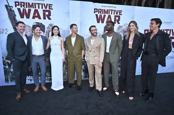 Luke Sparke, Nick Wechsler, Ana Thu Nguyen, Ryan Kwanten, Jeremy Piven, Adolphus Waylee, Tricia Helfer, Carlos Sanson Jr. Primative War Premiere 18 Ağustos 2025 'te Hollywood American Legion' da Los Angeles, CA