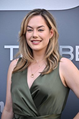 Annika Noelle, 19 Ağustos 2025 'te Los Angeles' ta Sunset Las Palmas Stüdyoları 'nda yapılan çekimlerin ilk gününü kutluyor.