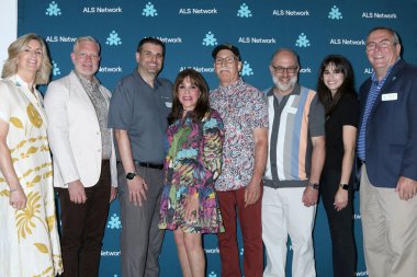 ALS Ağ Personeli, Kate Linder, Randy Wolveck, Asher Garfinkel Kate Linder ve ALS Network, 17 Ağustos 2025 'te Batı Galerisi' nde Molly Wolveck onuruna düzenlenen ALS Araştırma ve Bakım için Bir Öğleden Sonra,