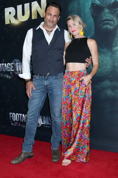 Taymour Ghazi, Gabrielle Stone TCL Çin Tiyatrosu 'ndaki Run Premiere' de 27 Ağustos 2025 'te Los Angeles, CA