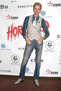 Doug Jones, Elysium Sanat Salonu 'ndaki Korkunç Toplama Partisi' nde 30 Ağustos 2025, Los Angeles, CA