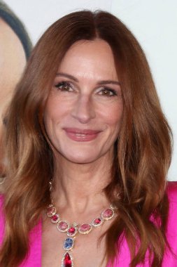 LOS ANGELES - 4 Ekim 2025 tarihinde Los Angeles, CA 'da Akademi Sinema Müzesi' ndeki Hunt LA Özel Gösterimi 'nde Julia Roberts