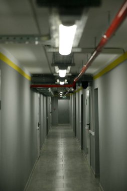 Modern sığınak uzun koridor girişi