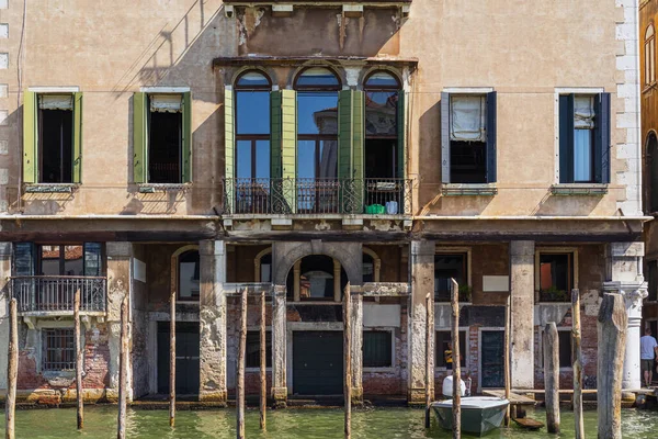 Venedik Kanalındaki Antik Bir Binanın Cephesi Venedik Eski Bir Evin — Stok fotoğraf