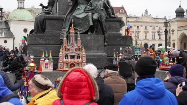 Krakow Poland 2022 크리스마스 크라코프에서 개최되는 초소형 Mickiewicz 기념물에 기념하기 — 비디오