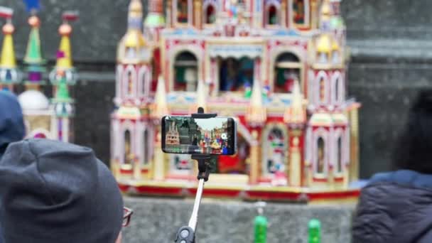 Туристические Съемки Смартфонах Ежегодного Творческого Конкурса Миниатюрных Моделей Достопримечательностей Кракова — стоковое видео