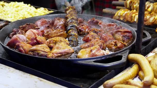 Aire Libre Los Platos Tradicionales Carne Cocinan Una Sartén Grande — Vídeos de Stock