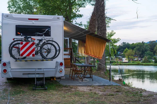 Motorhomes Bikes Attached Campsite Wall Trailer Camping Furniture Next Campsite — Stock Photo, Image