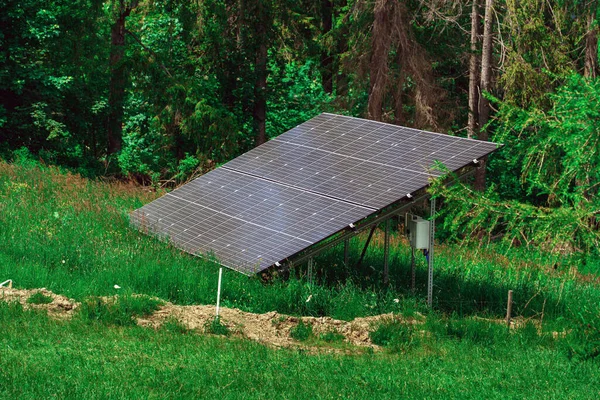 Panel Solar Azul Oscuro Compuesto Por Paneles Más Pequeños Situado — Foto de Stock
