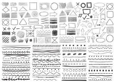 El çizgileri. Siyah renkli kömür altçizgileri, geometrik şekiller. Grunge pastel kalem desenli karalama çizgileri. El yazısıyla yazılmış tebeşirler sert vuruşlar çizer. Sketchy fırçalar izole edilmiş vektör kümesi.