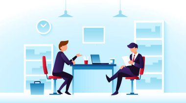 Çağdaş bir ofiste, takım elbiseli iki adam masanın etrafında konuşurken, biri el kol hareketi yaparken, diğeri belgeyi inceleyerek, ortak bir atmosferi ön plana çıkarıyor..