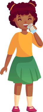 Gülümseyen çocuk bir bardak sudan zevk alır, sağlıklı alışkanlıkları ve refahı teşvik eder..