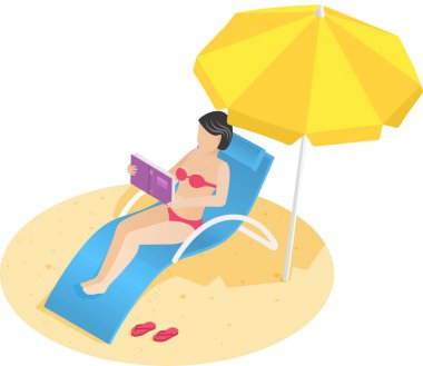 Yaz tatilinin tadını çıkaran bir kadın, parlak sarı bir şemsiyenin altında plaj sandalyesinde dinleniyor, kumlu kumsalın sıcaklığında güneşlenirken bir kitaba dalmış.