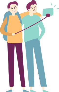 İki neşeli erkek turist, sırt çantaları omuzlarına asılmış, seyahat anılarını selfie çubuğuyla yakalıyorlar, birlikte maceraları sırasında mutluluk ve heyecan saçıyorlar.