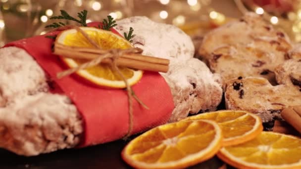 Natal Roubado Sobremesa Tradicional Natal Alemão Cortado Pedaços Bolo Com — Vídeo de Stock