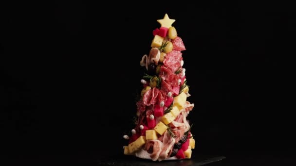 Appetizers Fórumon Különböző Tésztaellenes Charcuterie Snack Sajt Húsos Karácsonyfa Kolbászos — Stock videók