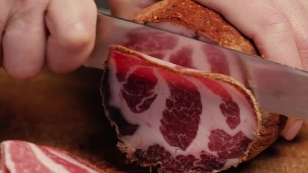 Chef Corta Trozo Grande Carne Curada Muestra Tierno Sabroso Que — Vídeos de Stock