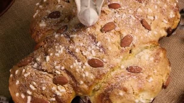 Colomba Cake Een Traditioneel Italiaans Paastoetje Paastaart Met Een Duif — Stockvideo
