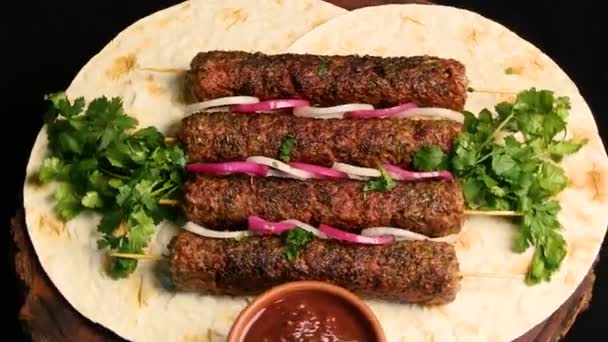 Kebab Grilované Klobásy Špejlích Mletého Masa Pita Chlebem Které Pomalu — Stock video
