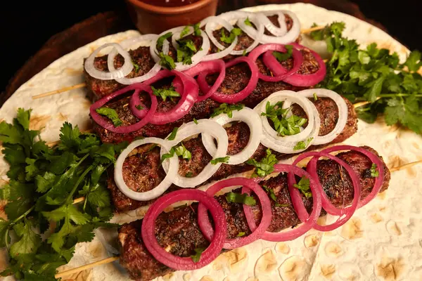 Kebab Salsicce Alla Griglia Spiedini Carne Macinata Con Pane Pita Foto Stock Royalty Free
