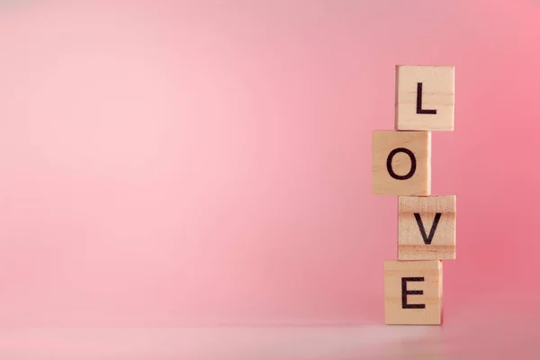 Conceito Dia Dos Namorados Com Letras Amor Fundo Rosa — Fotografia de Stock