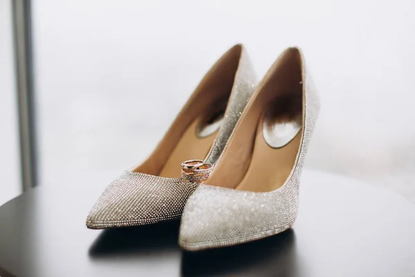 Wedding Rings Wedding Shoes — Stock Photo, Image
