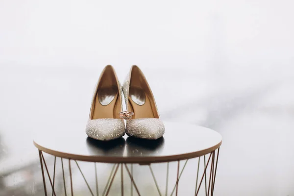 Wedding Rings Wedding Shoes — Stock Photo, Image