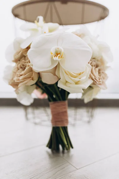 Buket Bunga Putih Vas — Stok Foto