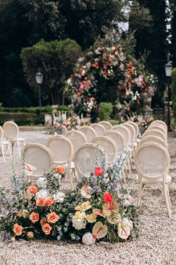 Güzel, düğün, törendeki çiçek kemeri.