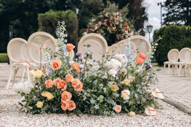 Güzel, düğün, törendeki çiçek kemeri.