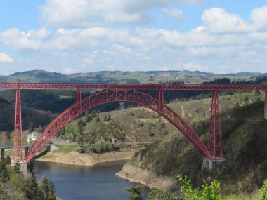 Fransa 'da Eiffel tarafından yapılan metal köprü viyadük mimarisi ihtişamı