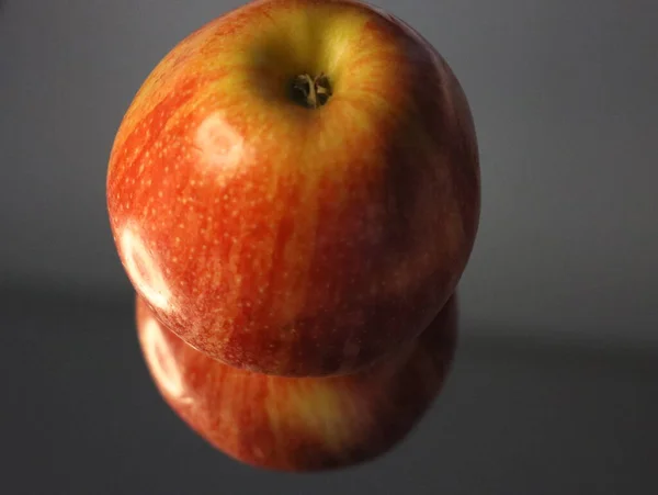 Νόστιμα Φυσικά Κόκκινα Μήλα Νόστιμο Όμορφο Πειρασμό Βιταμίνες Φρούτα — Φωτογραφία Αρχείου